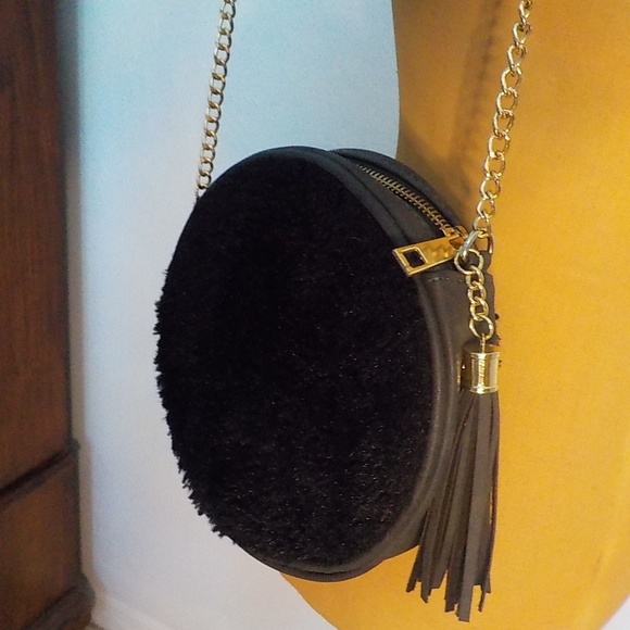 Faux Fur Round Bag - Picture 4 of 7